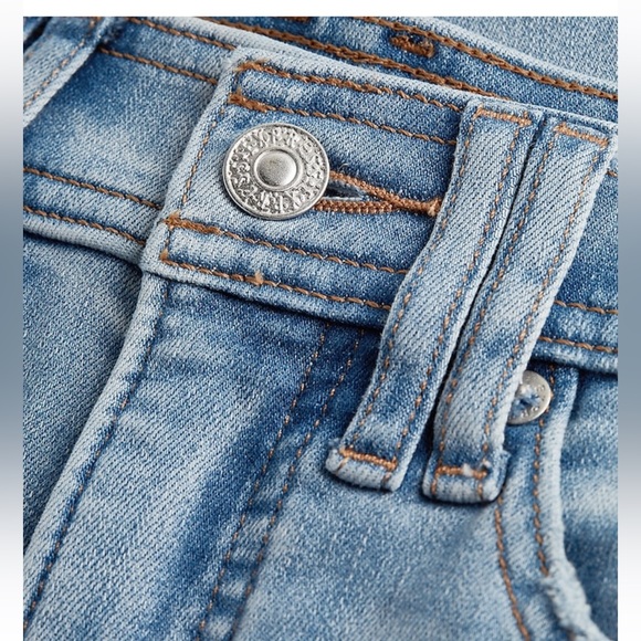 Express Mid Rise Light Wash Cropped Skinny Jeans Size 2 - Picture 4 of 9